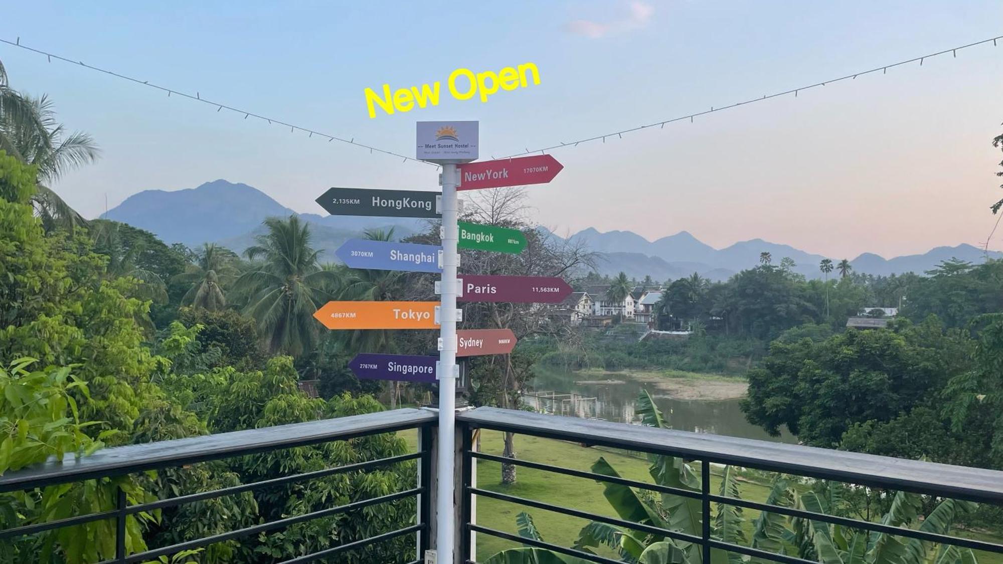 Meet Sunset Hostel Luangprabang Экстерьер фото